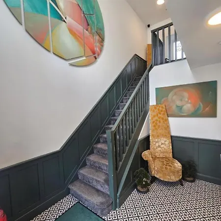 Bed and Breakfast Mary Mullen's Eyre Square. *